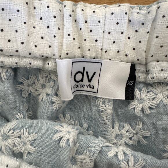 Dolce Vita - Embroidered Daisy Sleevelest Vest Top & Shorts Set in Blue & White - Picture 4 of 6